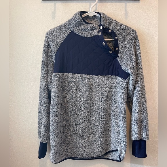 Sherpa Pullover - Picture 1 of 5